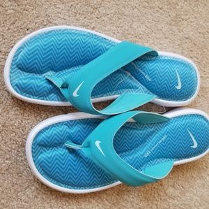 Womens nike flip flops